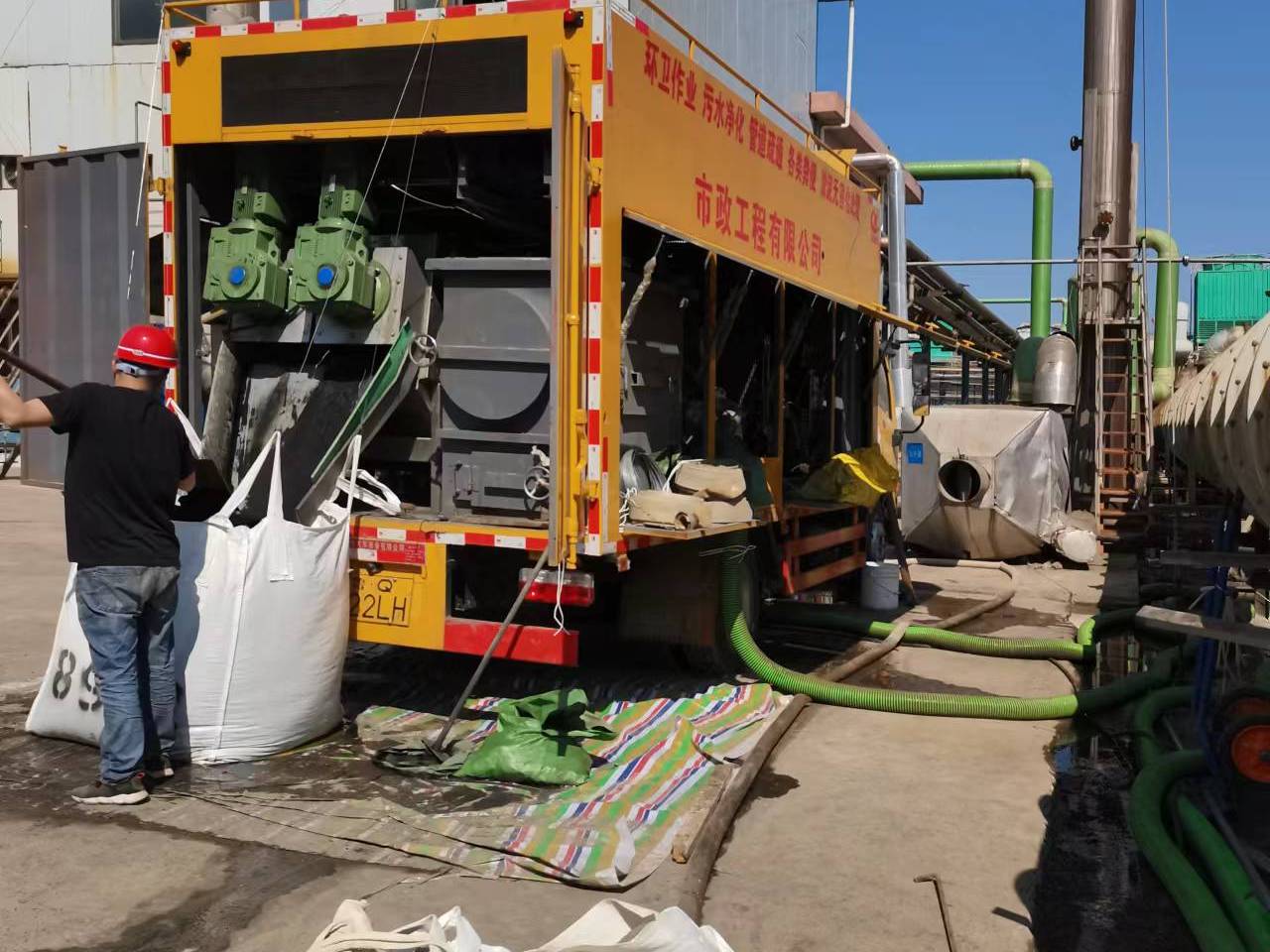 石河镇淤泥压干处理